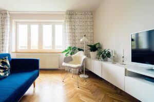 Voorbeelden van stijlvolle televisiemeubels die perfect passen in een gebalanceerde rustige zithoek